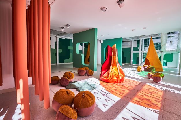 Sensoryczna sala zabaw dla dzieci w Warszawie